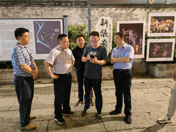 9月11日，汪凯书记夜间调研古城三期项目，对部分节点提升进行指导，安博·体育党委书记、董事长洪筱明，副总经理张高峰陪同调研。.jpg
